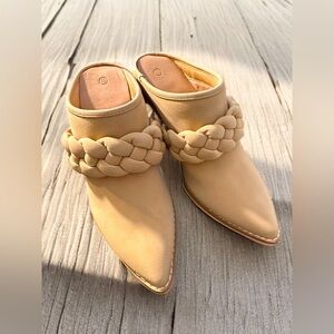 NEW Women Dressy Braid Mules Pointed Closed Toe Slip On Block Heels Tan Size 7.5